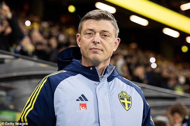 Sweden Boss Jon Dahl Tomasson Defended Isak And Revealed He Had Been Speaking To The Star