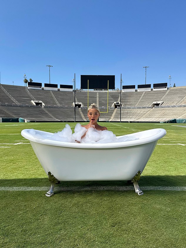 Dunne Is Not Wearing Clothes Situated In The Porcelain In The Middle Of The Iconic Rose Bowl