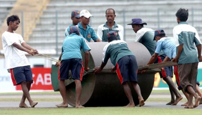 Ground Staff Prepare The Pitch At Sher-E-Bangla National Stadium In Mirpur On June 13, 2008. — Afp