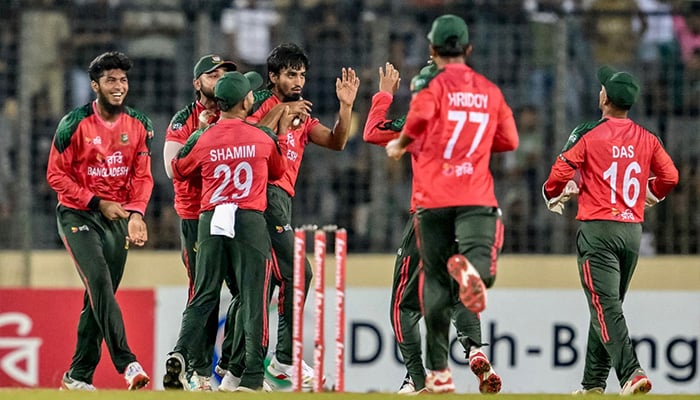 Bangladesh Players Look At A Giant Screen As They Wait For The Result Of The Drs Appeal During The Second T20I Match Against Pakistan At The Sher-E-Bangla National Cricket Stadium In Dhaka On July 22, 2025. — Afp