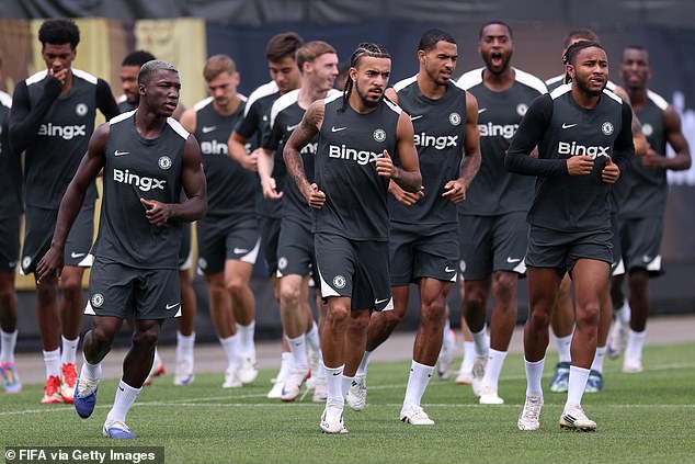 Chelsea Have Rebuffed Bayern Munich 'S Attempt To Sign Christopher Nkunku (R) On Loan