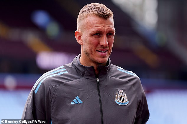 Dan Burn Has Insisted That Alexander Isak's Transfer Saga With Liverpool Has Brought Newcastle's Dressing Room Closer Together