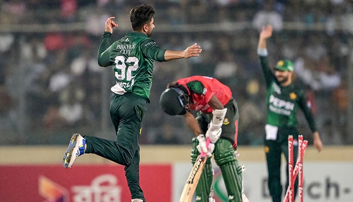 Pakistans Salman Mirza (L) Celebrates After Taking The Wicket Of Bangladeshs Jaker Ali (C) During The Third And Final Twenty20 International Cricket Match Between Bangladesh And Pakistan At The Sher-E-Bangla National Cricket Stadium In Dhaka On July 24, 2025. — Afp