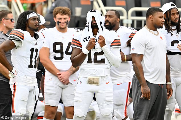 Shedeur Sanders Stands With A Towel Over His Head During His Five-Sack Performance