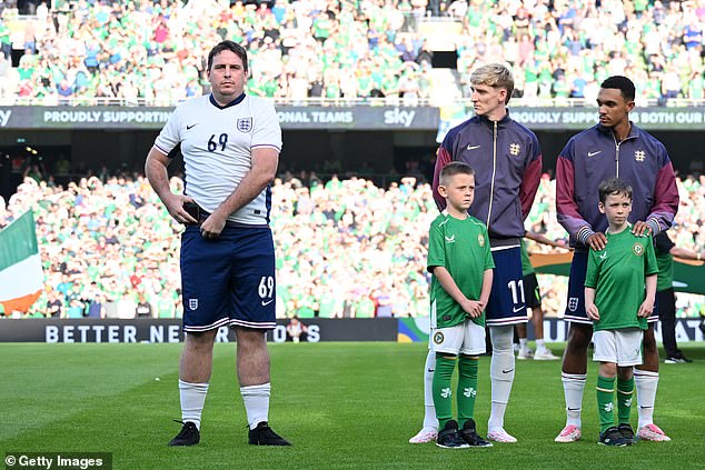 Jarvis Lines Up With Republic Of Ireland Players Prior To Their Clash Against England In 2024