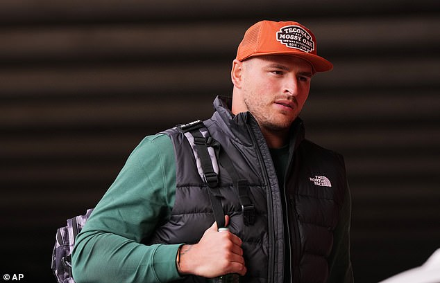 Cincinnati Bengals Linebacker Logan Wilson Arrives Before An Nfl Football Game Against The New York Jets, Sunday, Oct. 26, 2025, In Cincinnati. (Ap Photo/Jeff Dean)