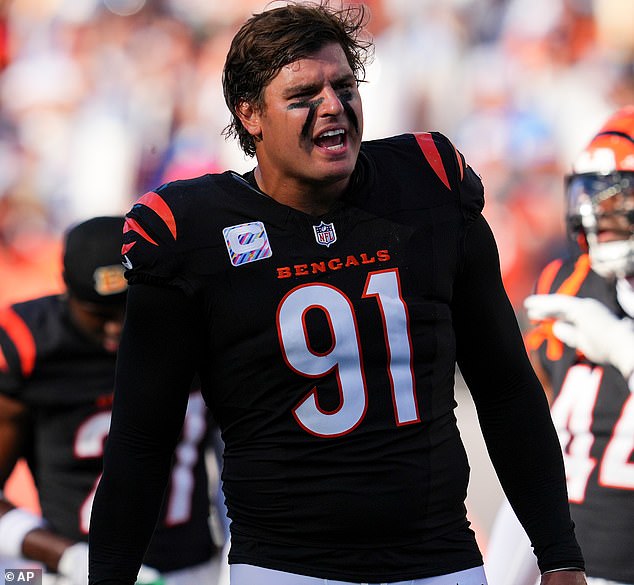 Cincinnati Bengals Defensive End Trey Hendrickson (91) Looks On During An Nfl Football Game Against The Detroit Lions Sunday, Oct. 5, 2025, In Cincinnati. (Ap Photo/Jeff Dean)