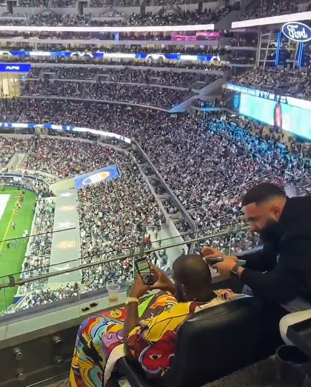Bryant Enjoyed A Trim From His Barber While Watching Dallas Take On The Arizona Cardinals