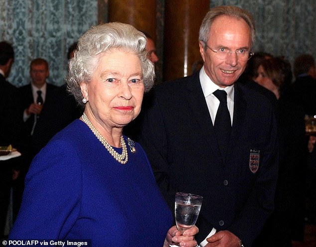 Ex- England Boss Sven Goran Eriksson With Queen Elizabeth Ii At Buckingham Palace In 2002