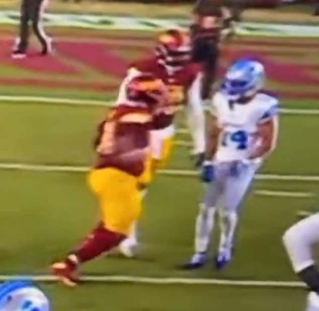 Commanders Star Daron Payne (L) Smacked Lions Receiver Amon-Ra St. Brown After A Score