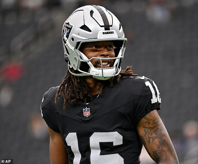 Las Vegas Raiders Wide Receiver Jakobi Meyers (16) Warms Up Before An Nfl Football Game, Sunday, Oct. 12, 2025, In Las Vegas. (Ap Photo/David Becker)
