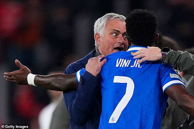 Mourinho Could Be Seen Speaking To The Brazilian Winger After The Alleged Incident