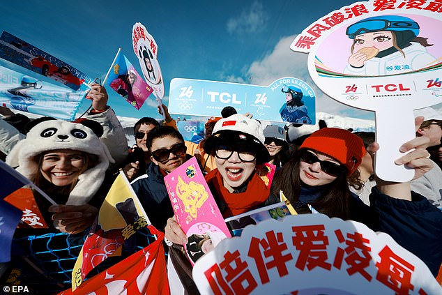 Chinese Fans Cheer On The Us-Born Athletes At The Bottom Of The Pipe In Livigno