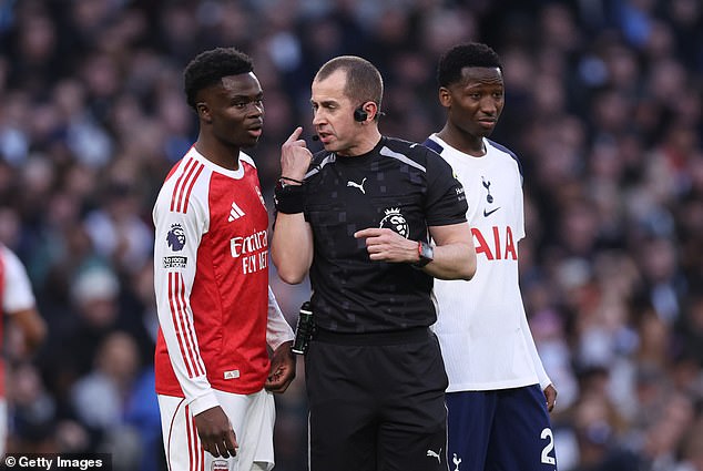 Referee Peter Bankes Was Forced To Explain The Situation To The Players, With A Six-Minute Delay Coming As A Result