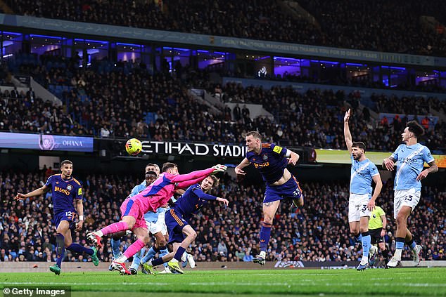 Dan Burn Scores Against Manchester City To Make It 2-2... But It Was Disallowed