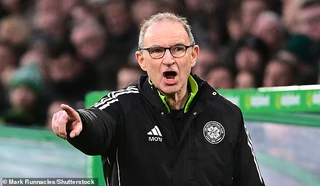 Martin O'neill Shouts Out The Orders During His Team's 2-1 Defeat To Hibs At Celtic Park