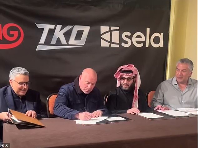 Ufc Boss Dana White (Second From Left) Announcing His Move Into Boxing Last Year