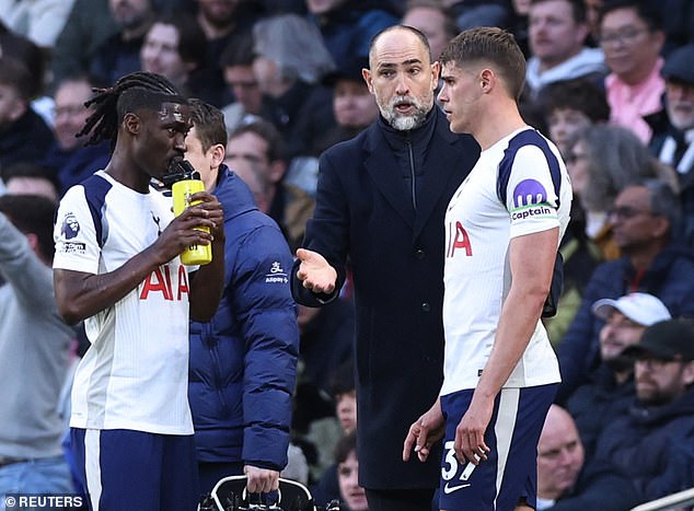 Igor Tudor Appeared To Be Ignored By Micky Van De Ven Just Days Into His Tenure As Tottenham Interim Head Coach