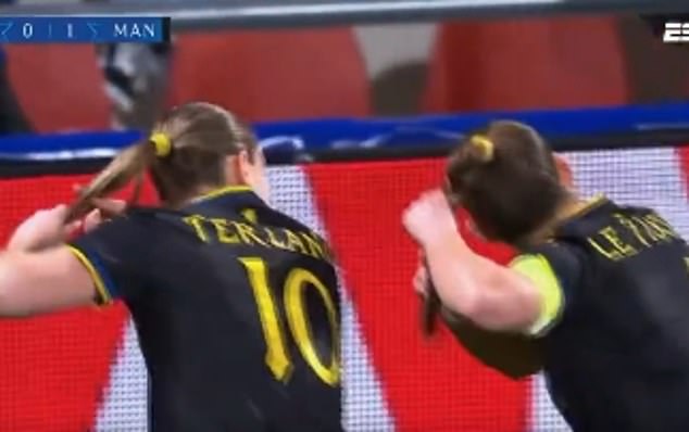 The Viral Manchester United Fan Who Is Not Cutting His Hair Until The Side Win Five Games In A Row Has Been Mocked By The Side's Women's Team