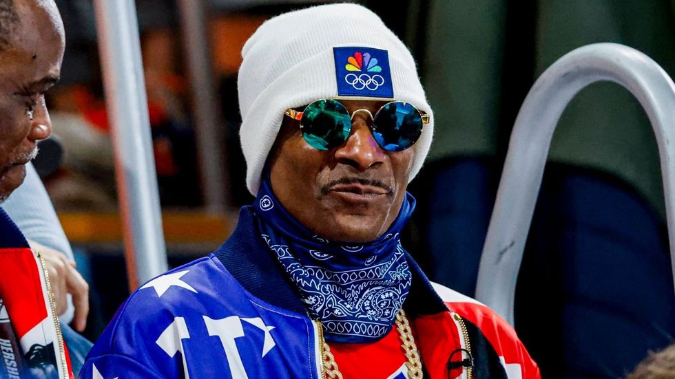 Snoop Dogg Repaid An Italian Family's Generosity With An Unforgettable Gift After Experiencing An Awkward Payment Mishap At Their Bar During The Winter Olympics