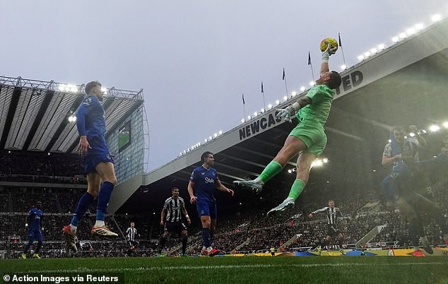 Jordan Pickford Made An Extraordinary Save Late In The Game To Deny Sandro Tonali