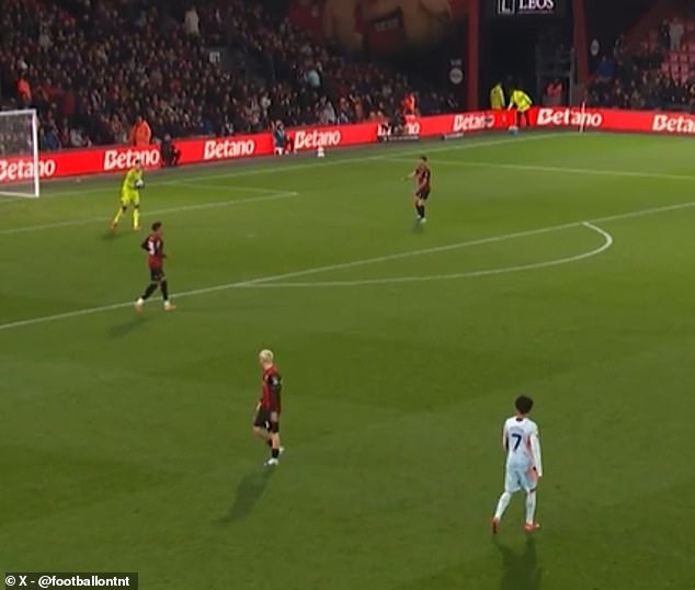 Brentford Tried The Same On Their Trip To Bournemouth But Messed Up, Hoofing It Straight To Goalkeeper Djordje Petrovic