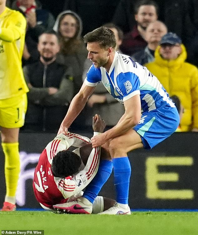 Joel Veltman Physically Lifted Match-Winner Bukayo Saka Off The Floor After He Had Gone Down